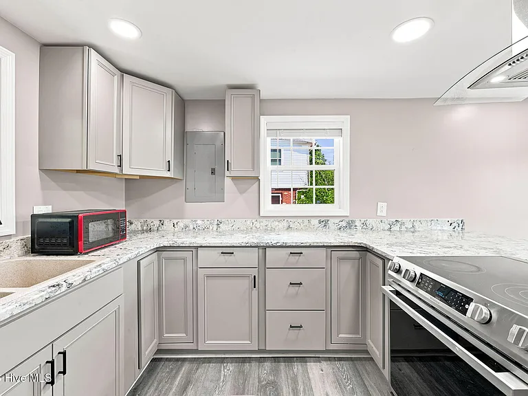 3065 State Highway 55 W — Photo 10