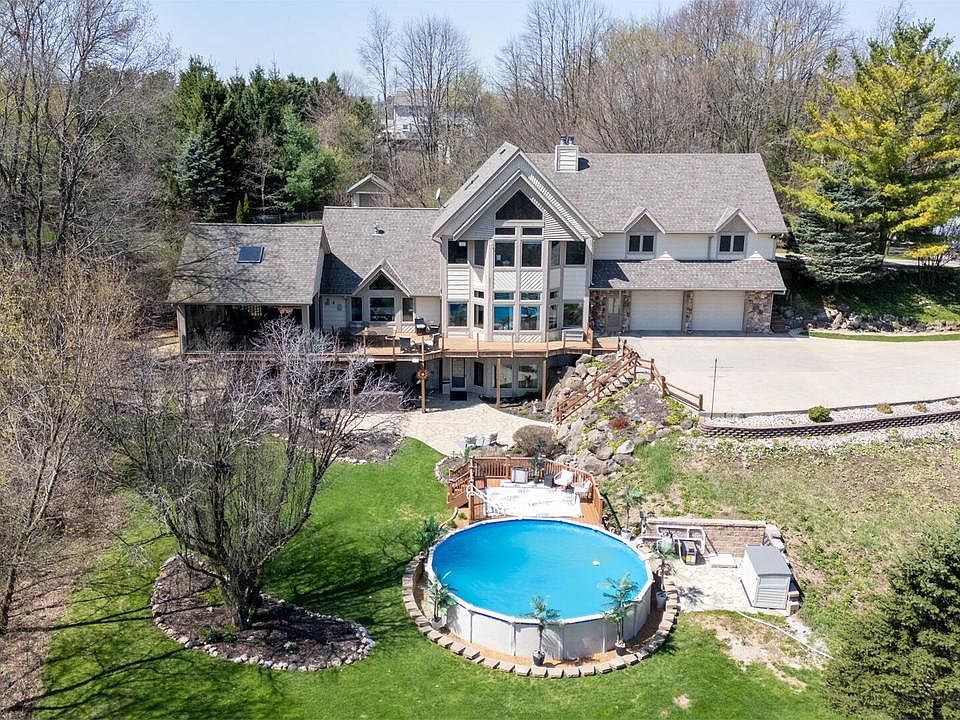 1st image of 7430 Aurora ROAD