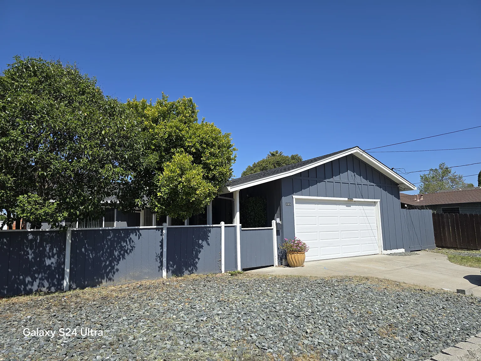 3585 Thunderbird Dr photo 1