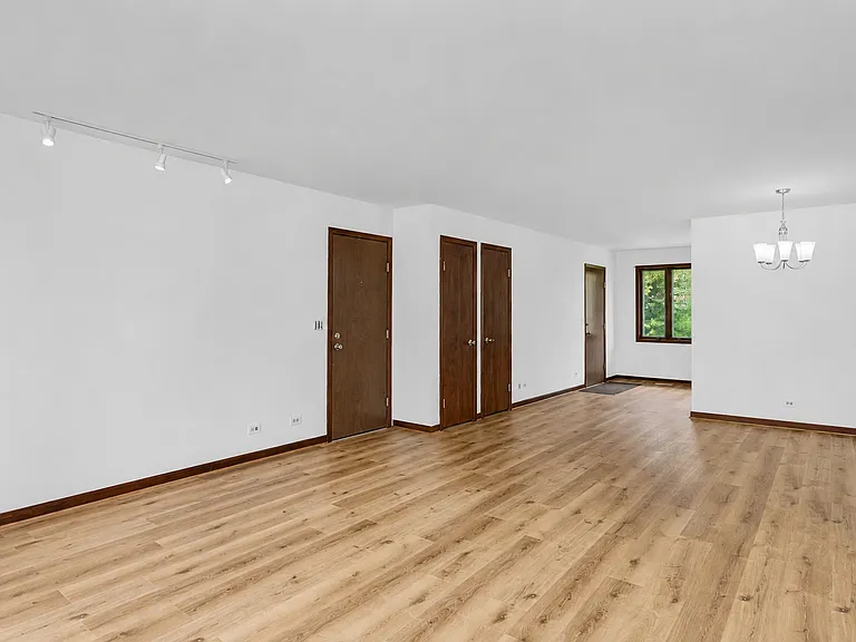 31 Green Oaks Dr #B — Photo 8