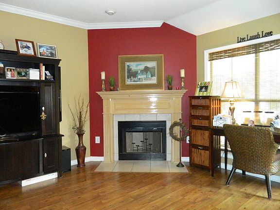 5th image of 15077 Warren Dr