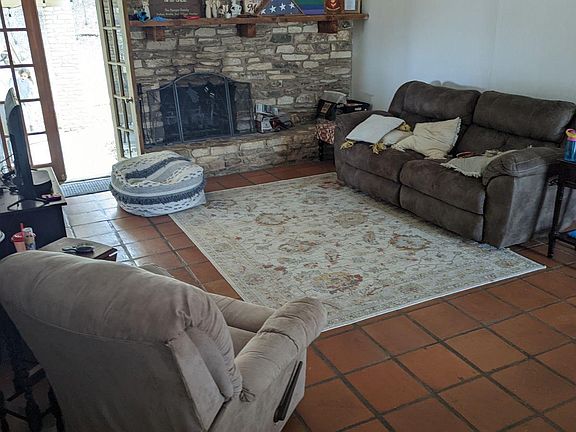 3rd image of 804 S Gabriel Dr