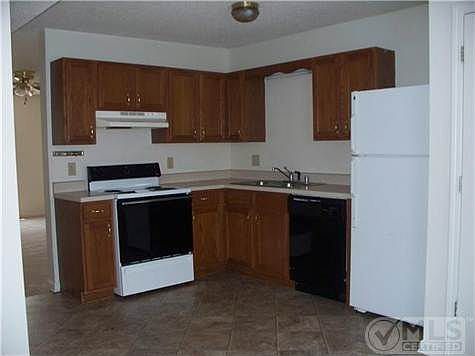 4th image of 808 Golfview Pl APT D