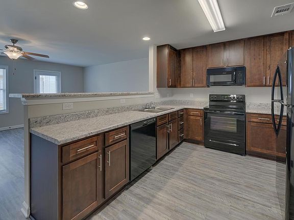 3rd image of 2731 Valley Green Dr