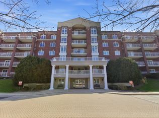 7051 W Touhy Ave APT 610, Niles, IL