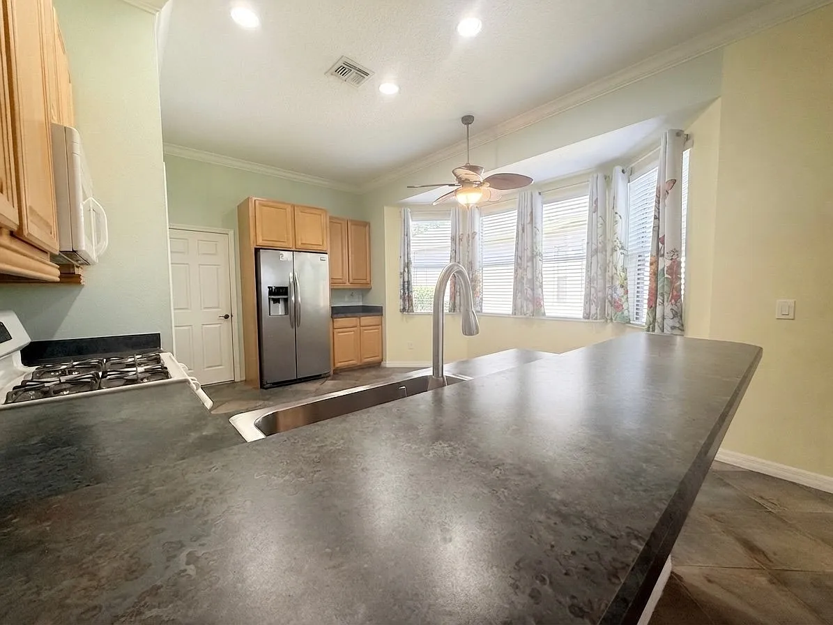 129 Crepe Myrtle Dr — Photo 4