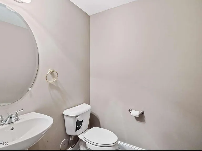 2318 Denham Way — Photo 4