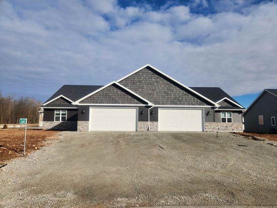 2690 Princeton Dr, Neenah, WI 54956
