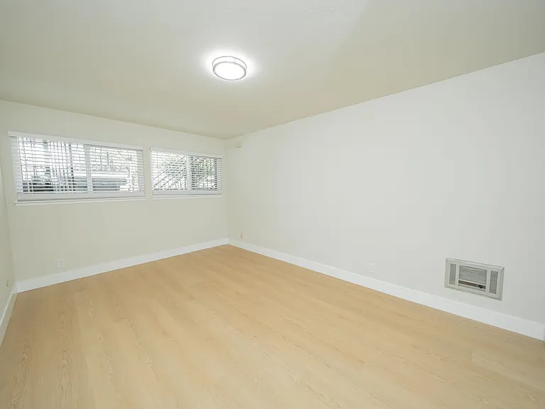 650 Vernon Street — Photo 8