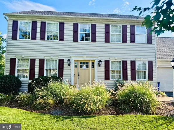 42 Manor Cir, Palmyra, PA 17078