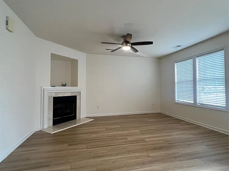 325 Ross Moore Ave — Photo 2