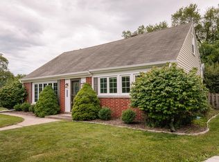 10239 Beverly Pl, Wauwatosa, WI 53226
