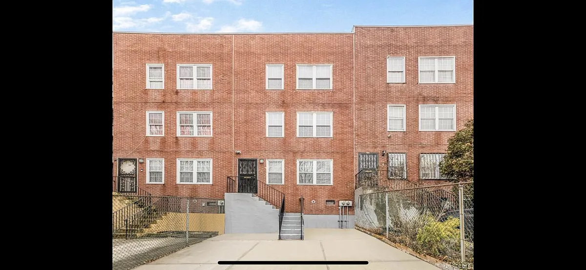 Building Photo - 2169 Davidson Ave #2