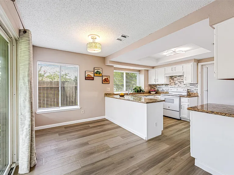 2602 Planters Row — Photo 12