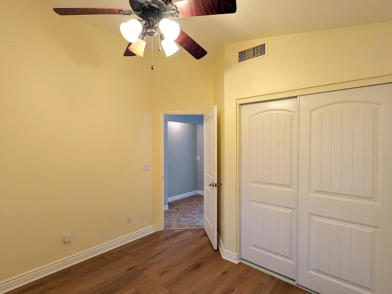 143 S Willow Creek St — Photo 23