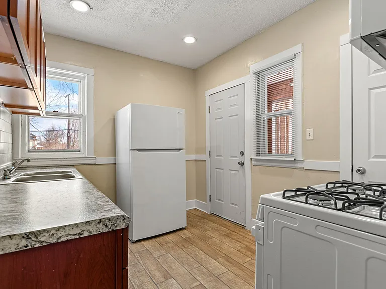 1476 W Grand Blvd — Photo 12