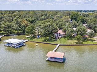 120 Lark Dr, Mabank, TX 75156