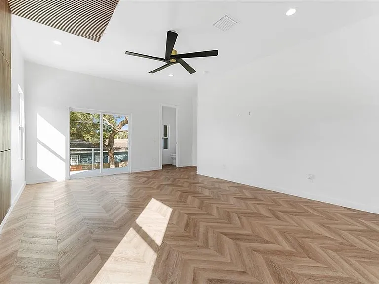 102 W Adalee St #4 — Photo 10
