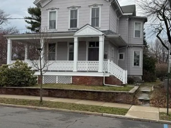 135 Everett Pl, East Rutherford, NJ 07073
