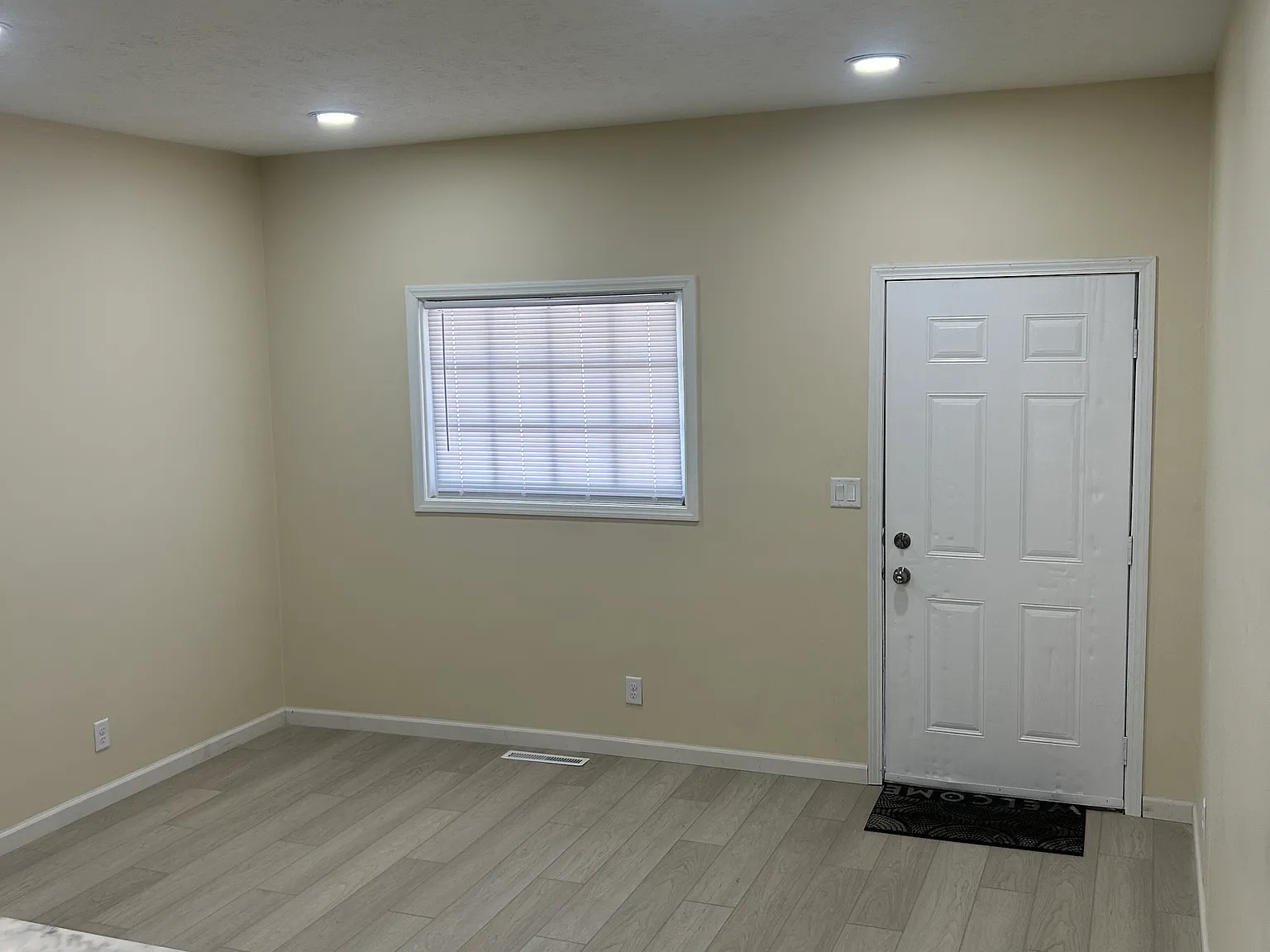 5 bed, 2112 sqft, $1,950 — Photo 2
