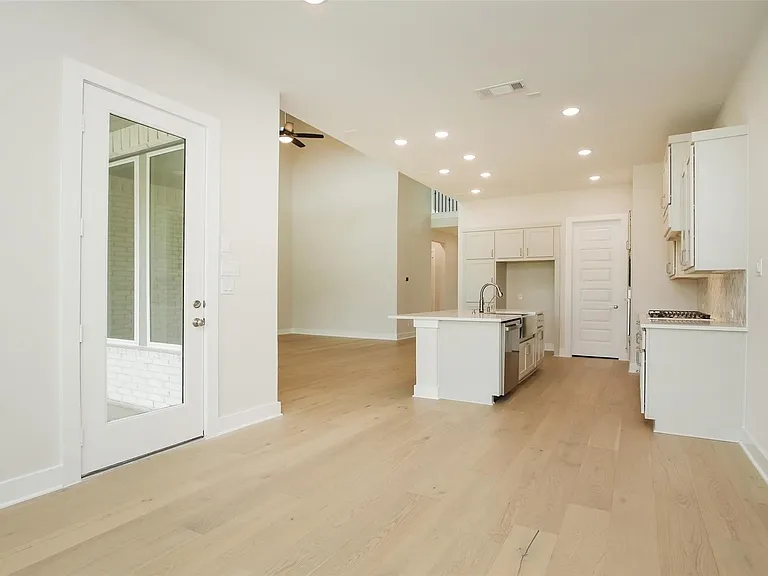 8018 Hingham Ln — Photo 21