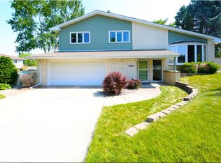 6424 Larchmont Dr, Racine, WI 53406