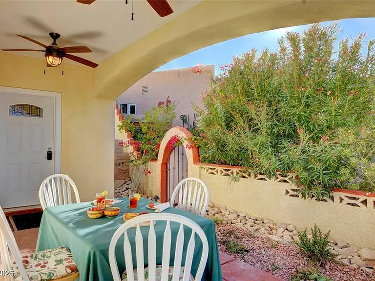 481 Benedict Dr — Photo 18
