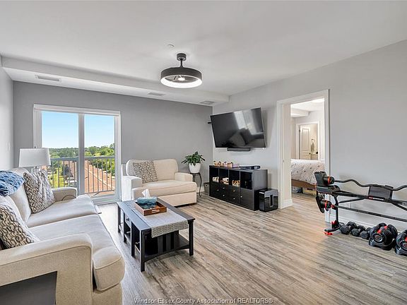 3rd image of 1675 Banwell Rd #705