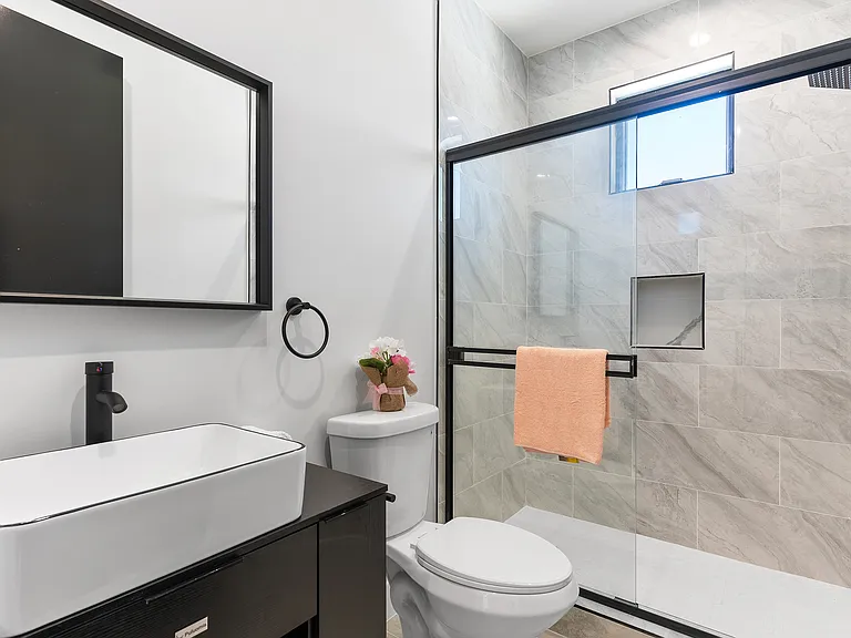 5012 Enfield Ave — Photo 39