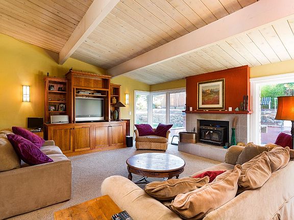 4th image of 285 Beach Pines Dr