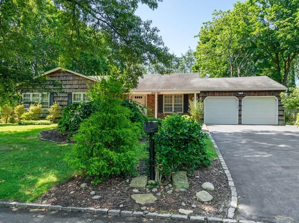 65 Eden Way, Roslyn Harbor, NY 11576