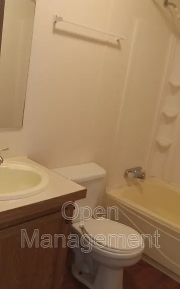1100 Thornwood Dr #806 — Photo 12