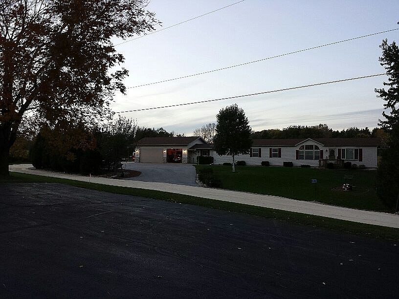 1st image of W7136 School Dr