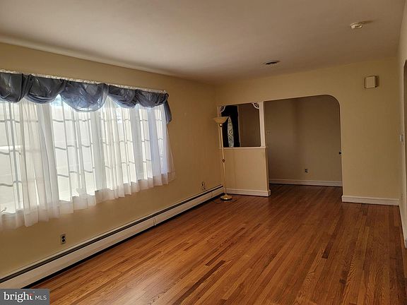 3rd image of 599 Greenwood Dr