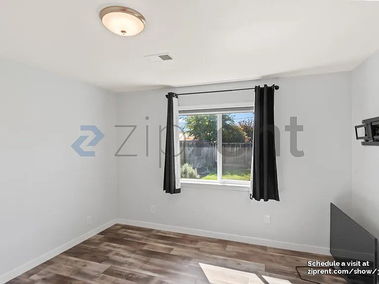 1796 Wyrick Ave — Photo 19