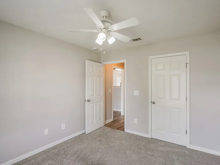 913 Birchmill Point S — Photo 13