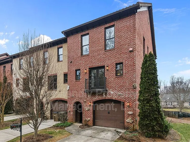 812 Pisgah Church Rd #G — Photo 1