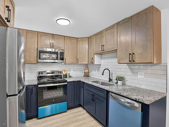 2nd image of 930 Stephen Dr W