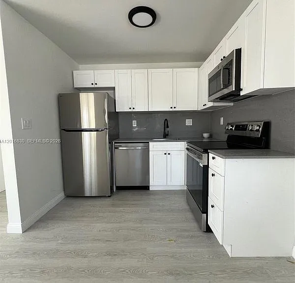 1831 NE 56th St #4 — Photo 1