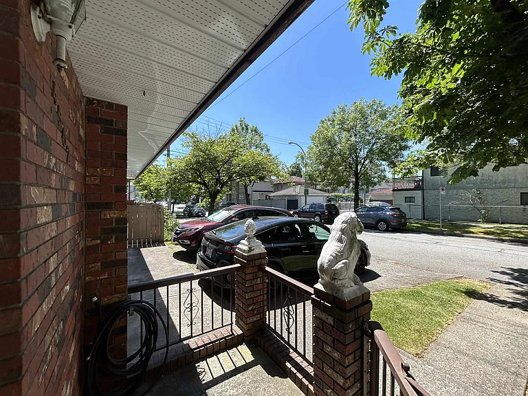 4902 Gladstone St #UPPER — Photo 13