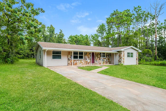 4 bed, 1.5 bath, 1496 sqft, $1,695 — Photo 2