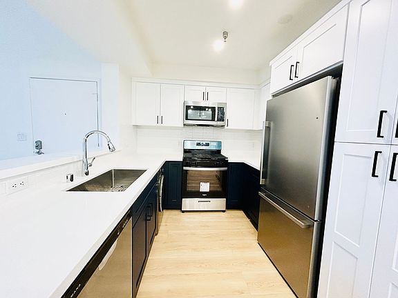 4th image of 3518 Dunn Dr APT 204
