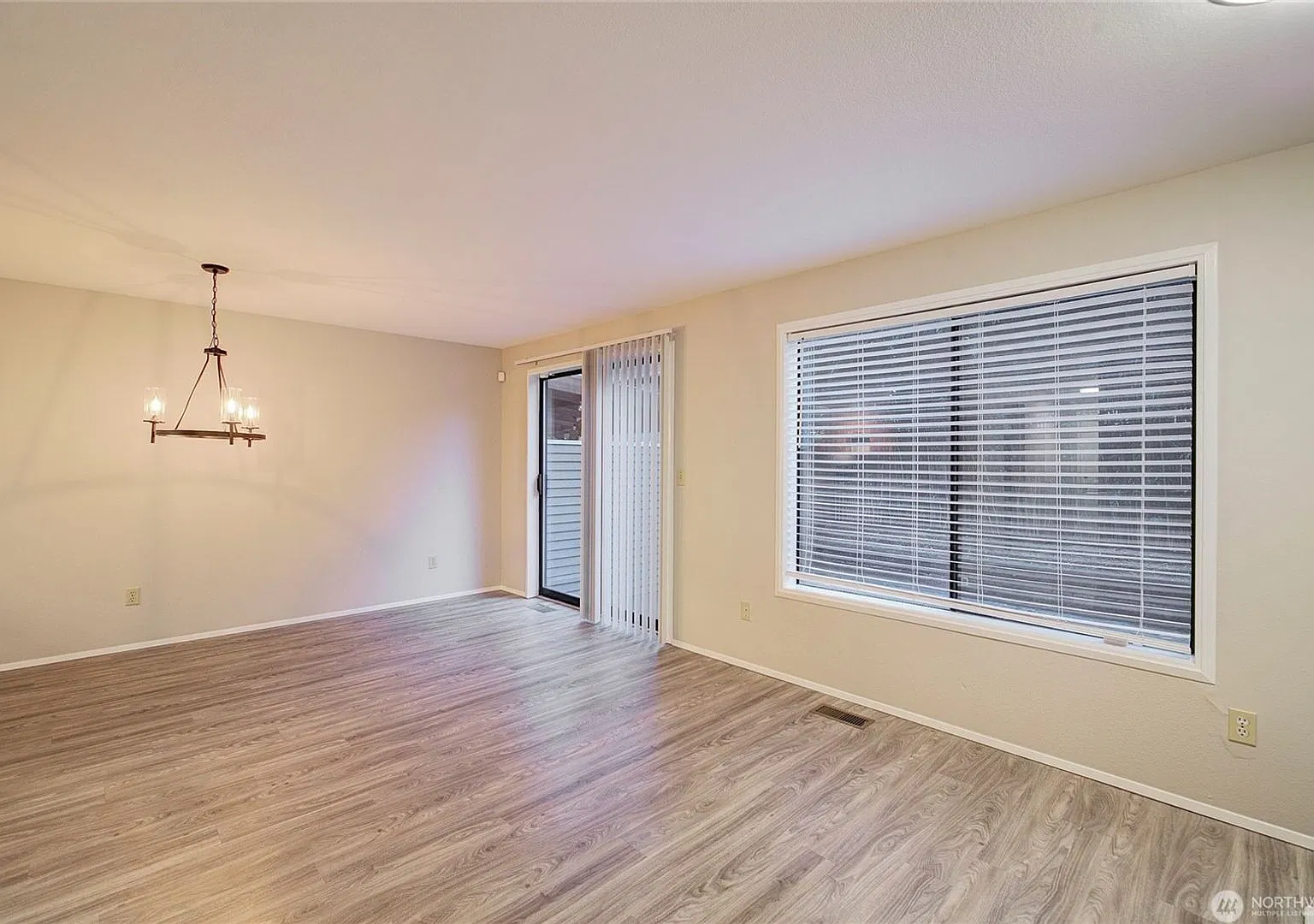 2Bd/1.5Ba Kirkland Townhome — Photo 3