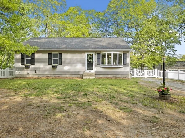31 Pine Ridge Dr, Ayer, MA 01432