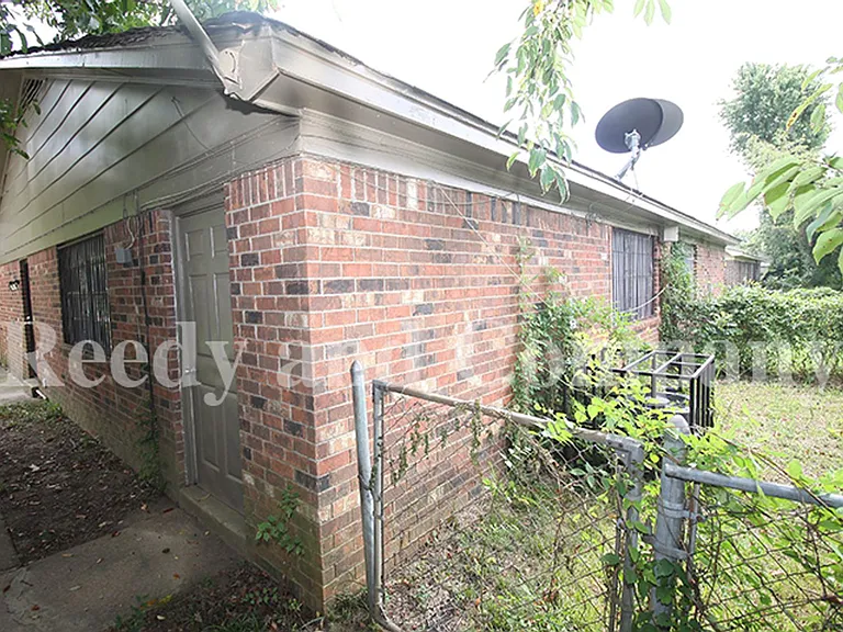 3385 Barbwood Dr — Photo 3