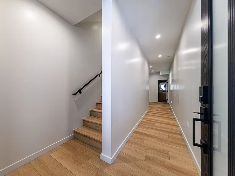 Rare Brand New Luxury Townhomes in Trendy Highland Park — Photo 21