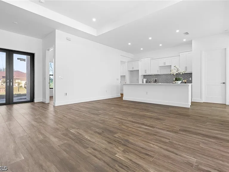 2803 44th St SW — Photo 21