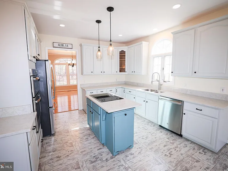 23891 Deep Hollow Ln — Photo 10