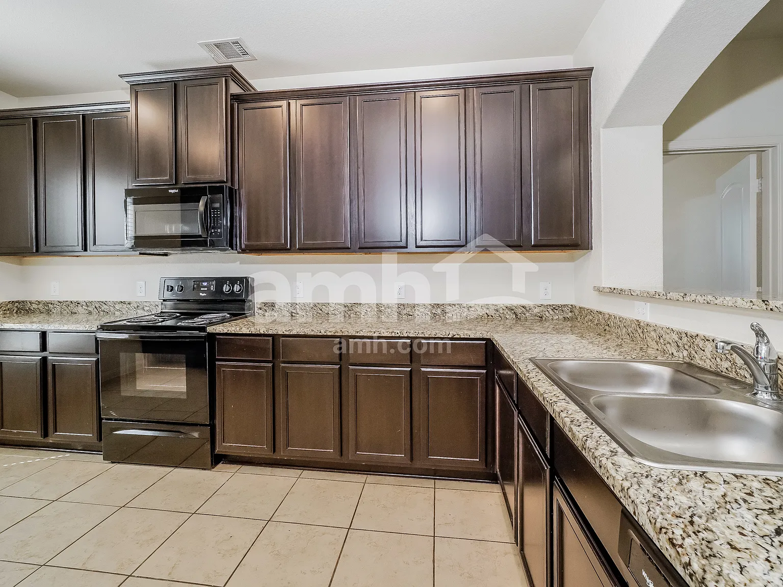 4 bed, 2.5 bath, 2849 sqft, $2,475 — Photo 4