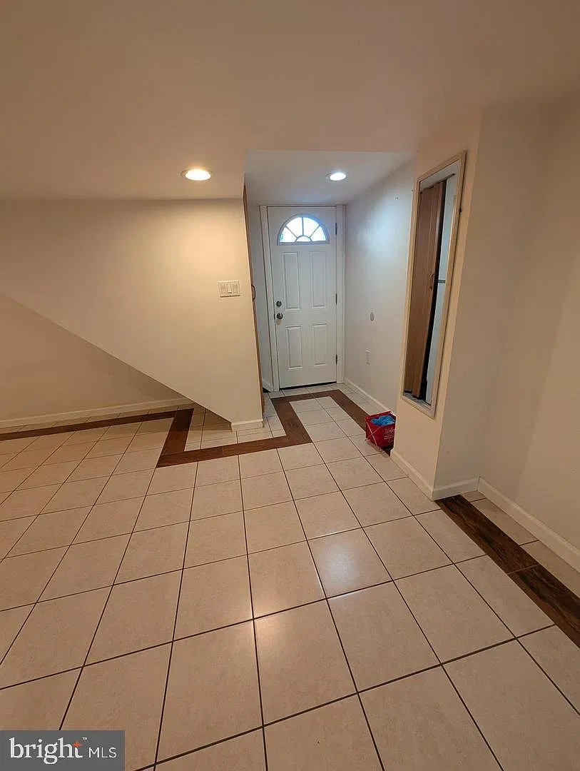 1 bed, 1.0 bath, 1800 sqft, $1,200 — Photo 3